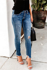 Schmale Jeans mit ausgefranstem Saum